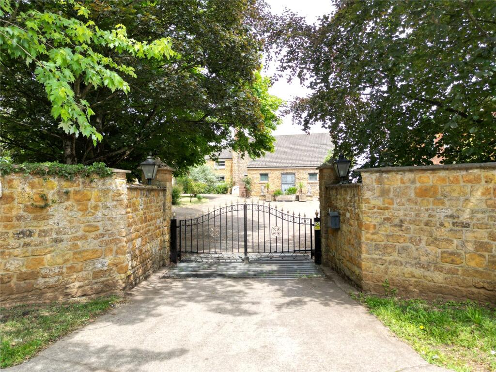 Rothwell Road, Kettering, Northants, NN16 photo 4