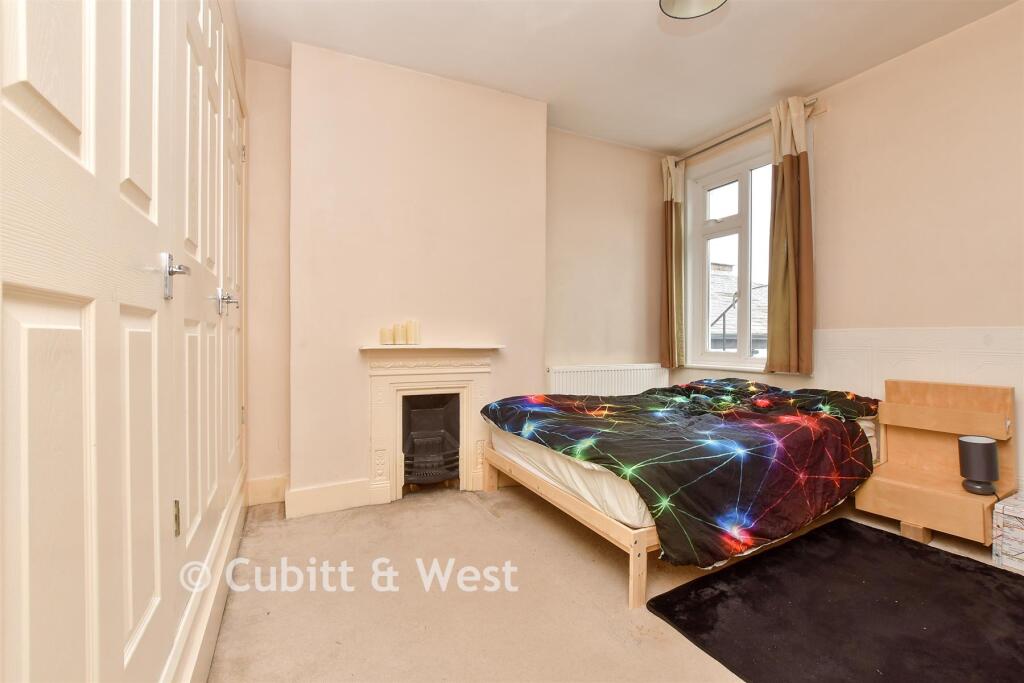 Apartment in Sutton - View 5