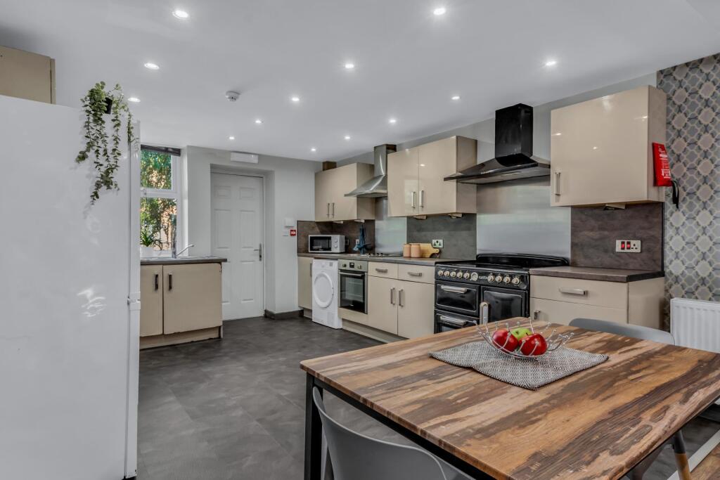 House in Leeds - View 4