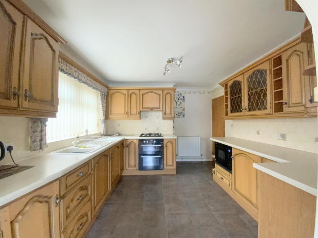 Langton Road, Holton-Le-Clay, Grimsby photo 2