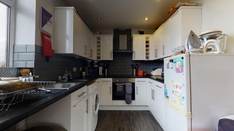 Apartment in Leeds - View 3
