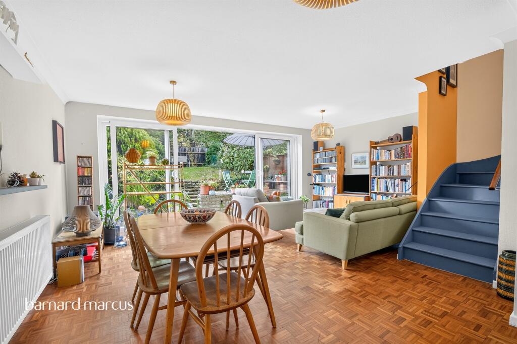 House in London - View 2