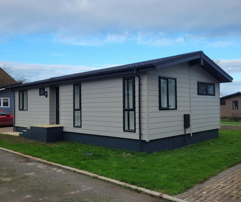 2-bed caravan on St. Columb, Cornwall, TR9, £165,000