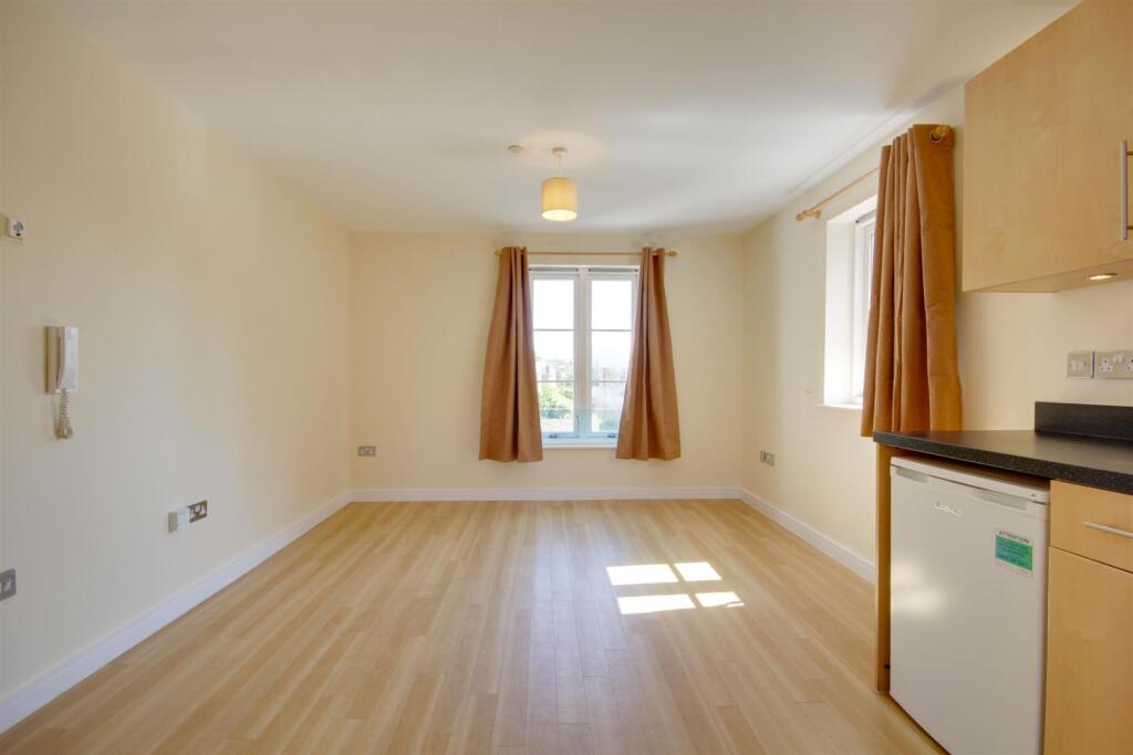 Apartment in Huntingdonshire, Huntingdon - View 4