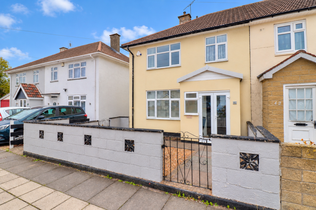 3-bed semi-detached on Abbeycourt Road, Leicester, LE4, £260,000