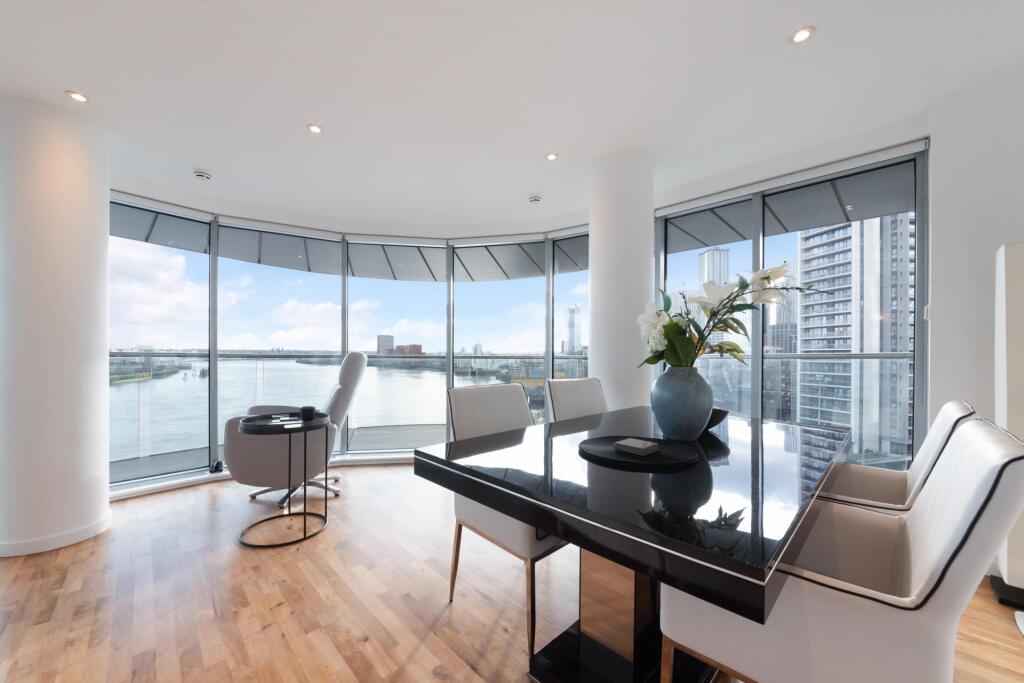 New Providence Wharf, 1 Fairmont Avenue, London, E14 photo 2