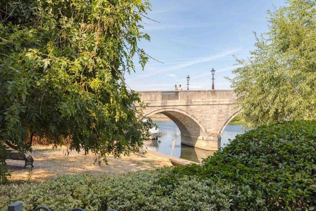 Apartment in Kingston upon Thames - View 4