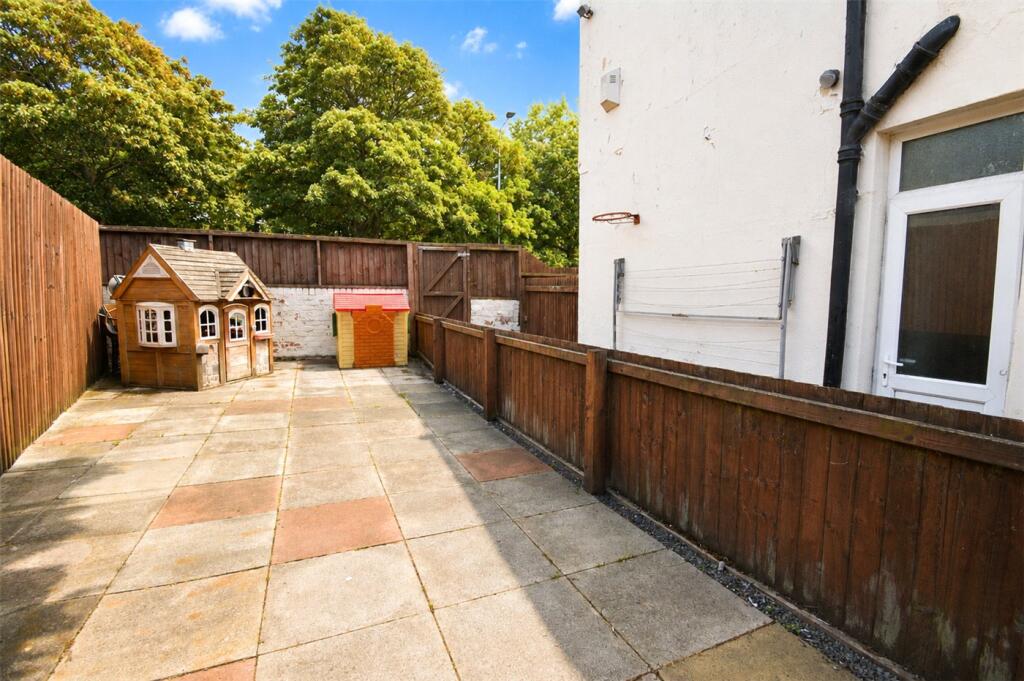 House in Wirral, Liverpool City Region - View 4