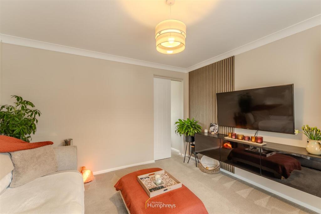 Selkirk Close, Merley, Wimborne photo 2