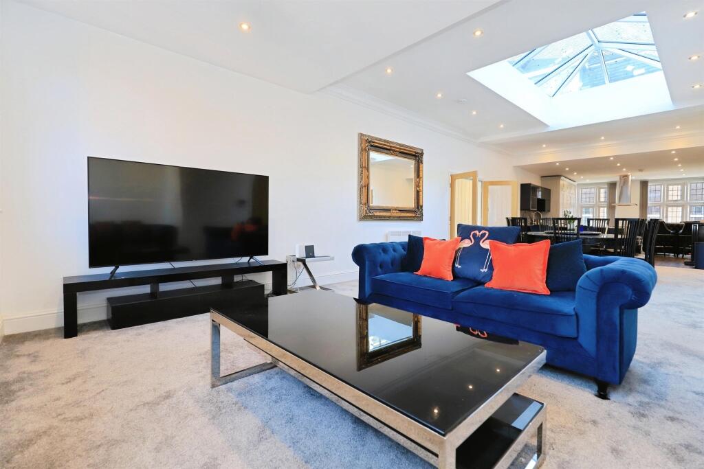 Apartment in Dudley, West Midlands - View 3