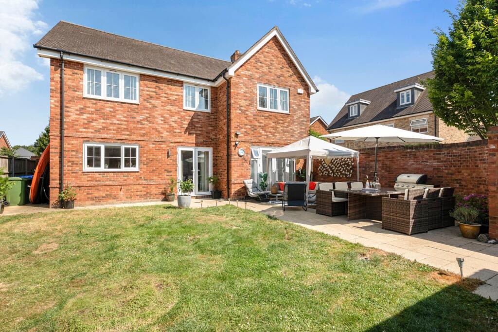 House in Horsham, Solomon's Seal Development, Broadbridge Heath - View 4