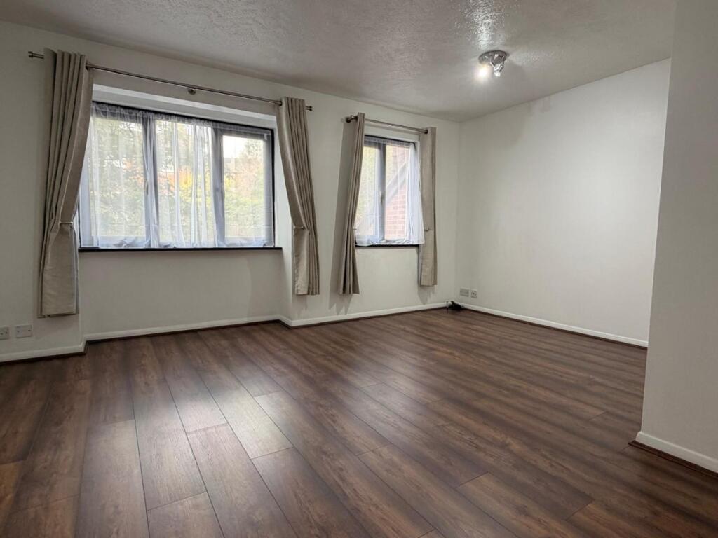 Apartment in Reigate and Banstead, Surrey - View 3