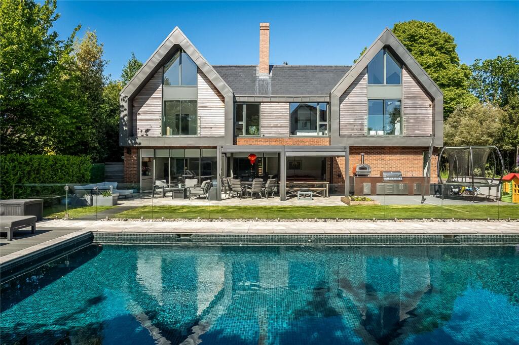 Main image of property: Heath Road, Petersfield, Hampshire, GU31