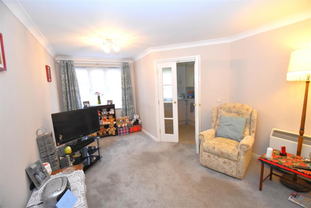 Ormond House, Roche Close, Rochford photo 3