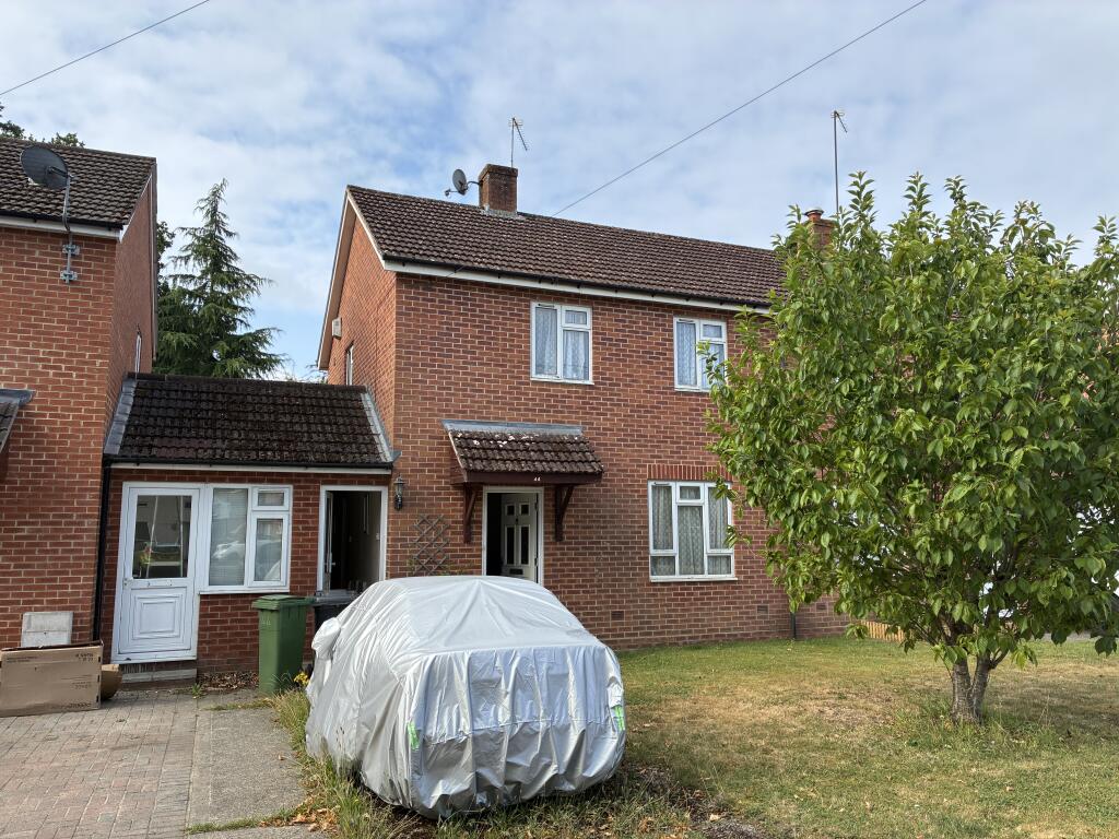 2-bed terraced on 44 Burnham Road, Tadley RG26 4QW, £250,000