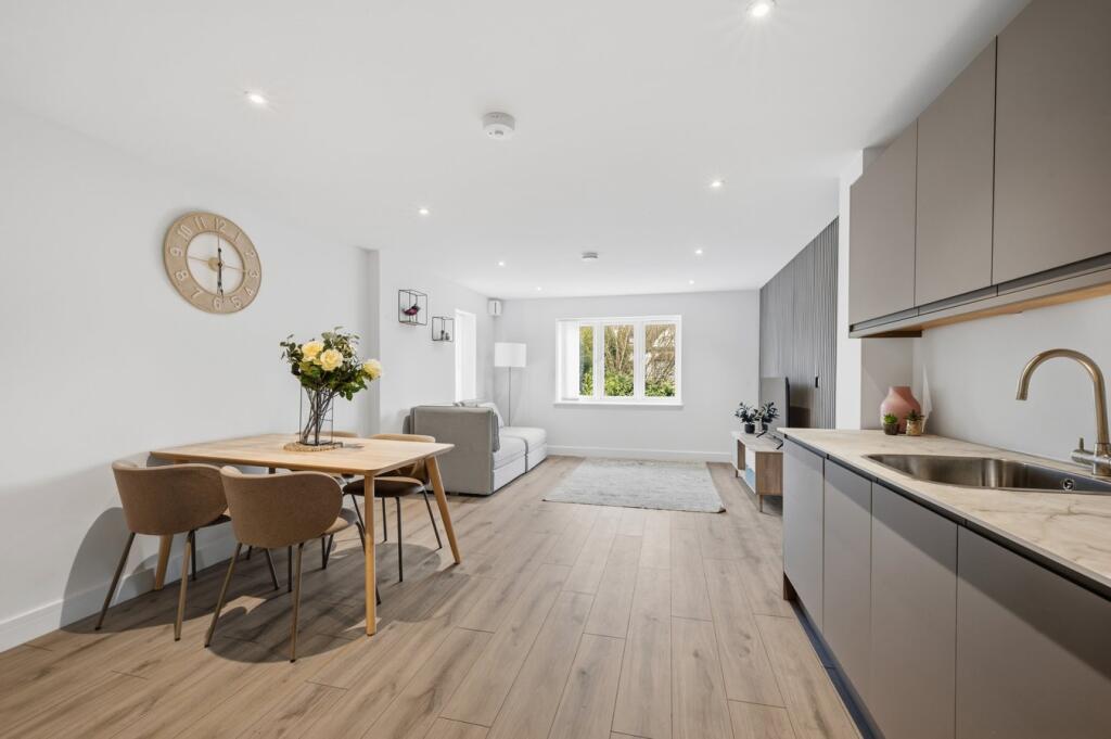 Ashley Road, Walton-on-Thames, KT12 - View 3