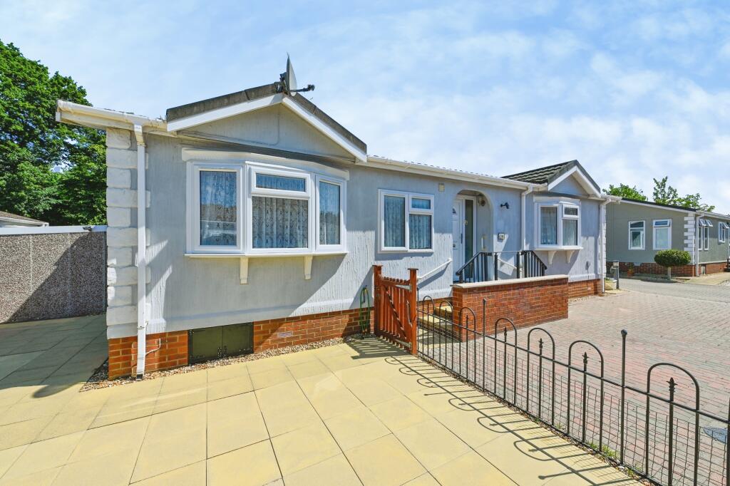 2-bed caravan on Hardwick Road, King's Lynn, PE30, £130,000