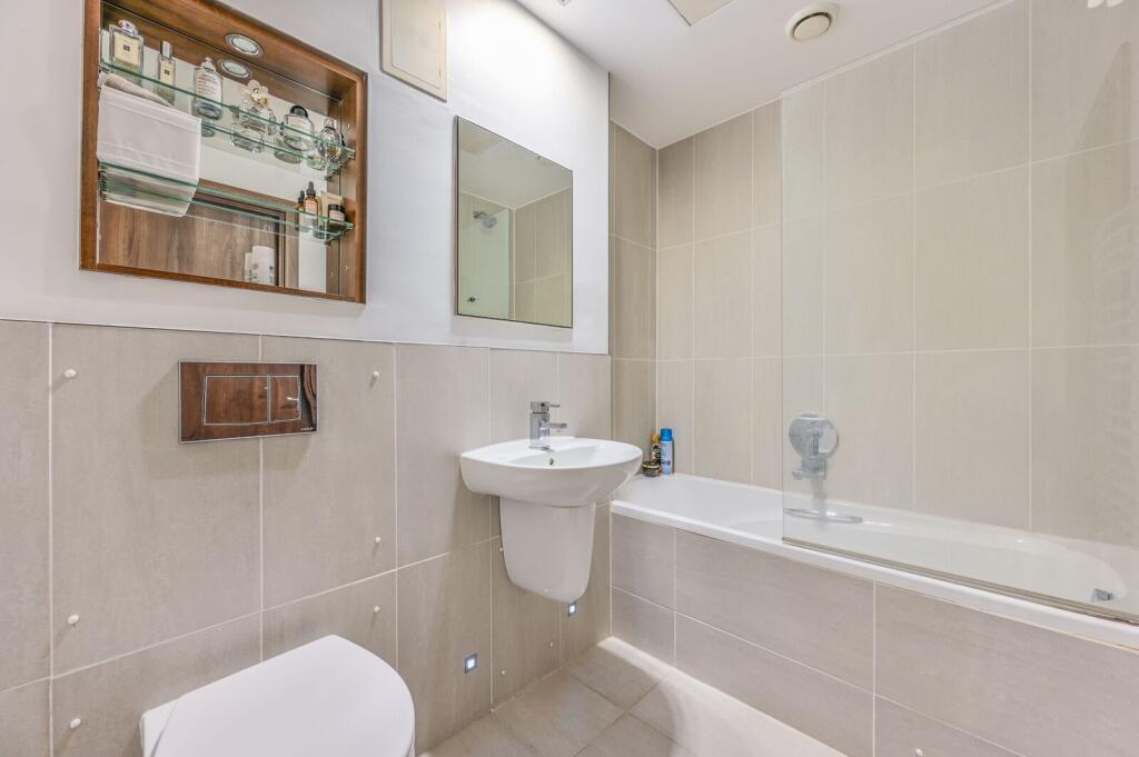 Apartment in London - More