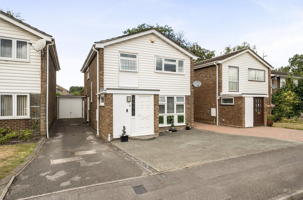 4-bed detached on Gainsborough Drive, Ascot, Berkshire, £625,000