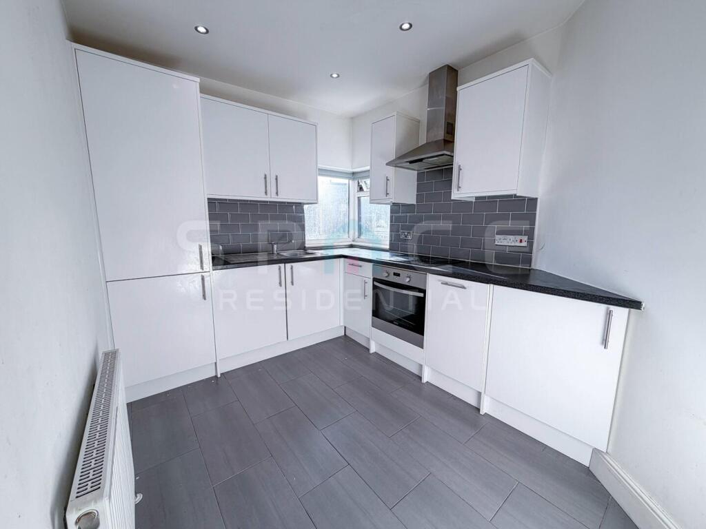 Main image of property: Luxury 2 Bedroom apartment Mill Hill Broadway NW7