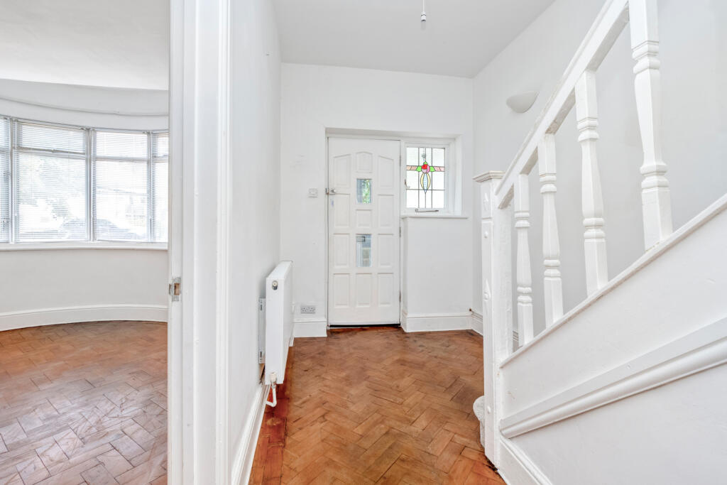 House in Sutton - More