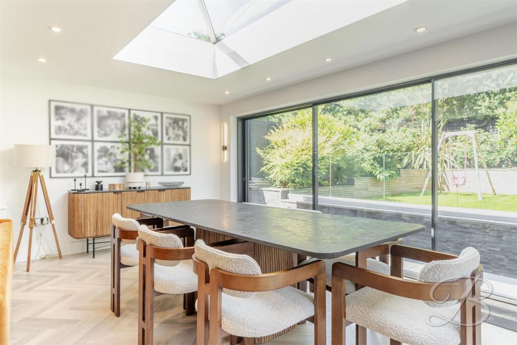 Paddock Close, Mansfield - More