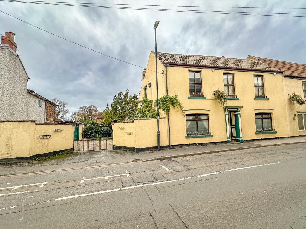 3-bed terraced on High Street, Crowle, Scunthorpe, £215,000