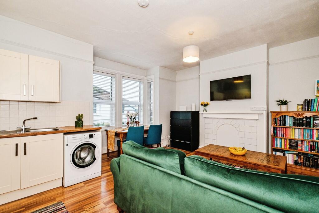 Apartment in Worthing, West Sussex - View 4