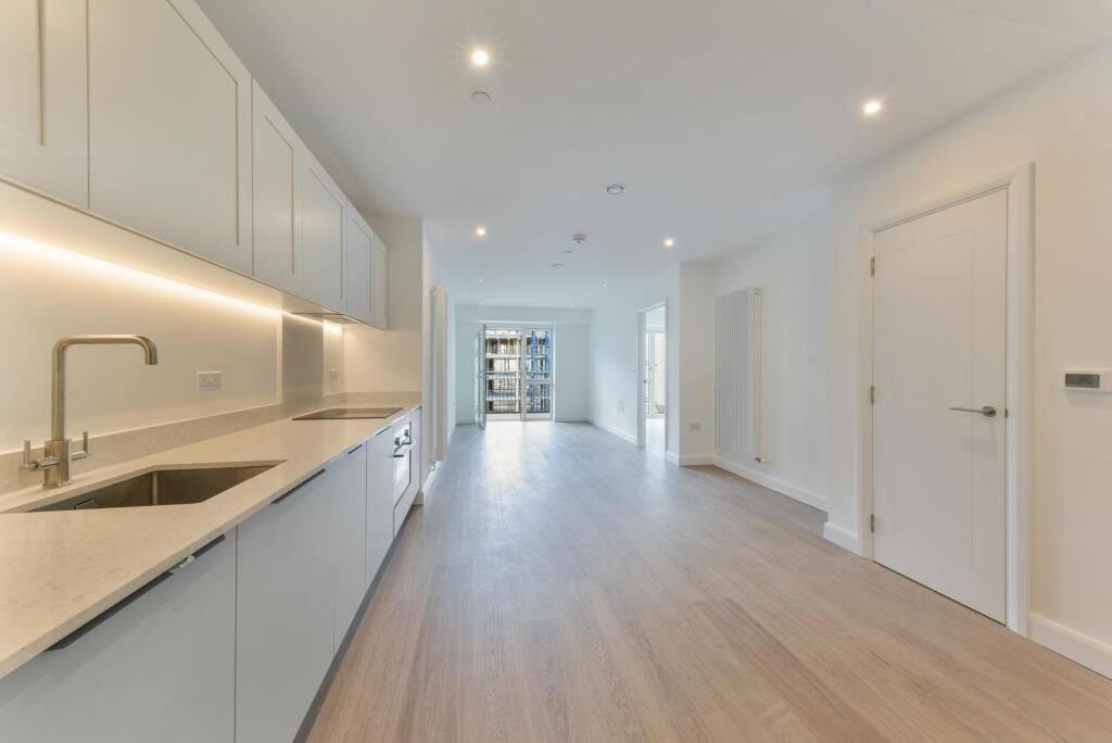 1-bed apartment on Wellspring House, Seagull Lane, E16, £475,000