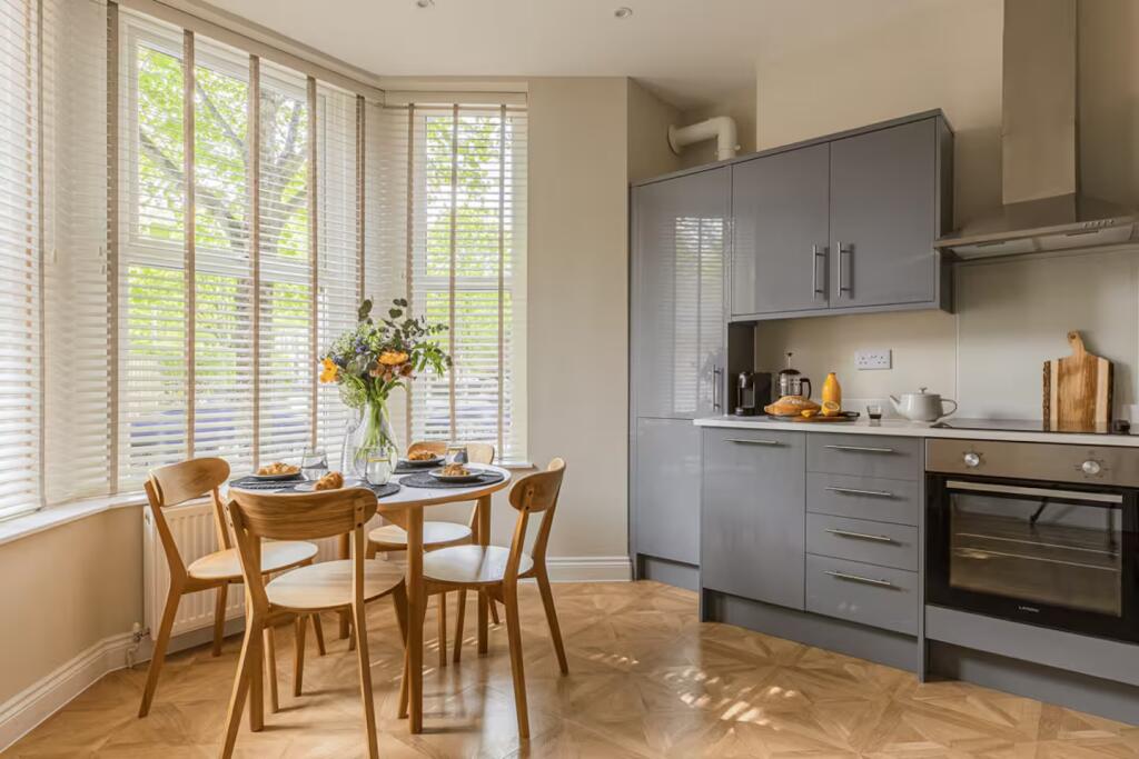 Main image of property: West Grove, Roath