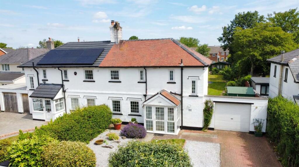 3-bed semi-detached on Forest Road, Southport, PR8, £250,000