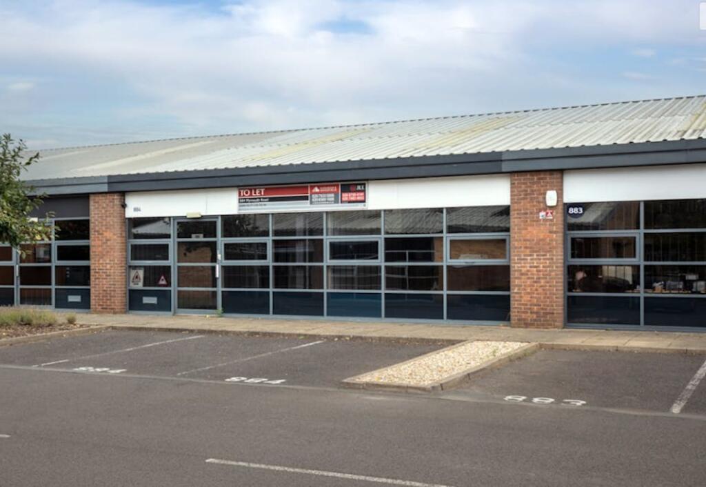 Main image of property: 884 Plymouth Road, Slough, SL1 4LP