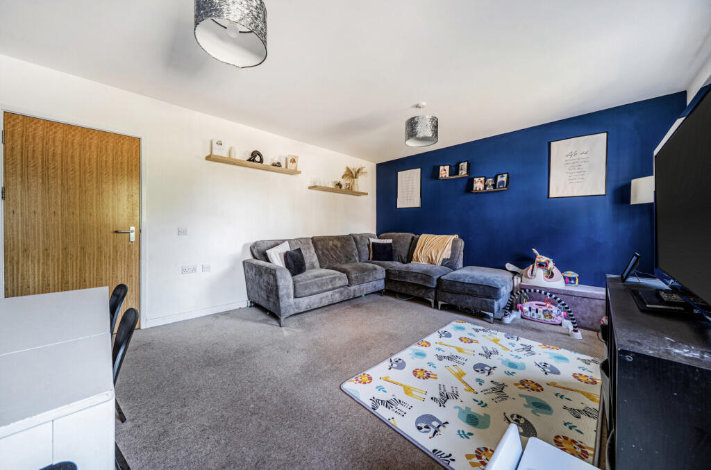 Apartment in Milford, Witley and Milford - View 5