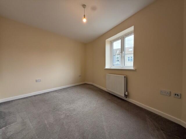 Swindon, SN1 photo 4