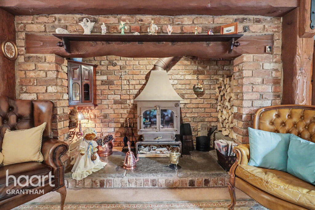 House in South Kesteven, Caythorpe - More