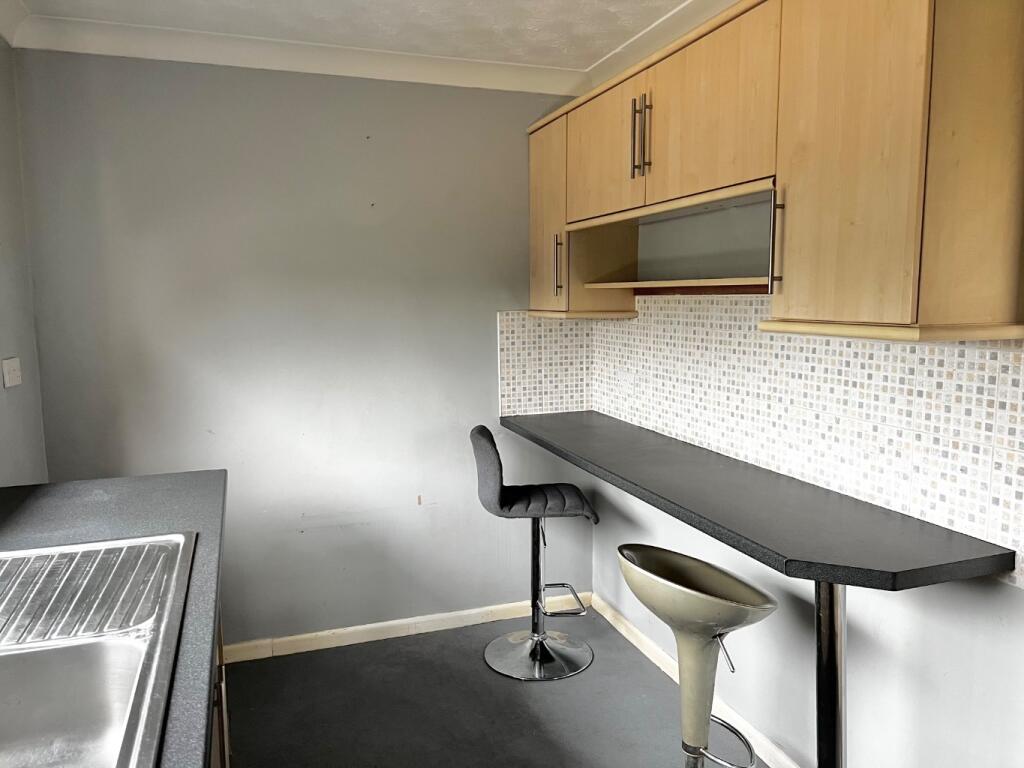 Manor Road, Holbury, Southampton, Hampshire, SO45 photo 4