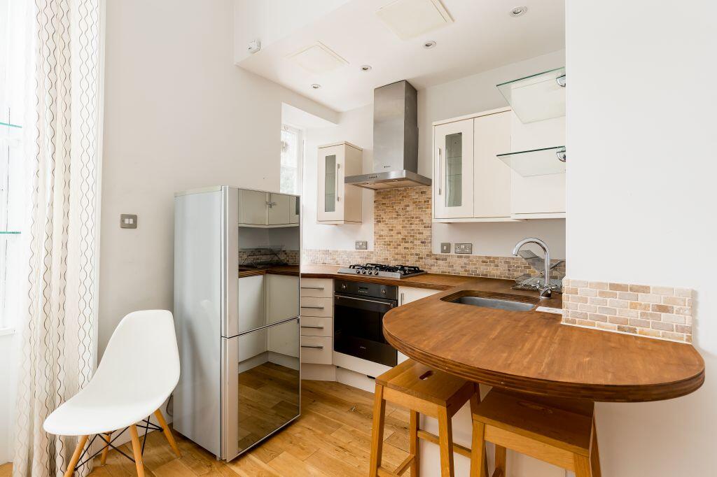 Apartment in Edinburgh - More