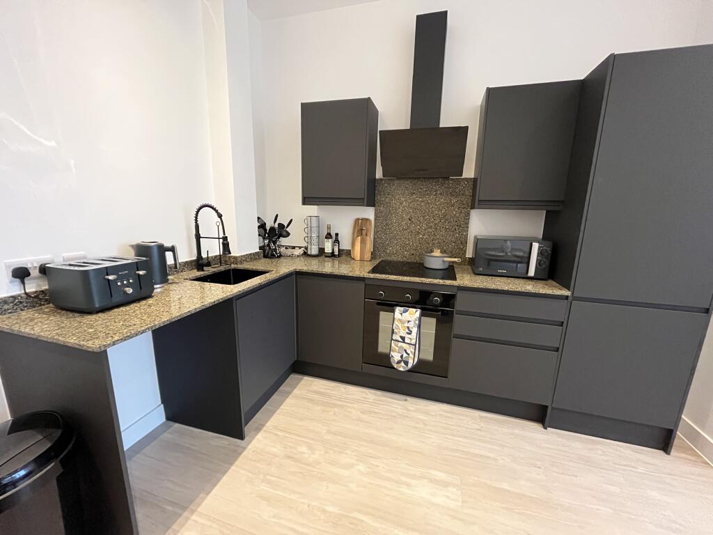 Apartment in Nuneaton and Bedworth, Warwickshire - View 5
