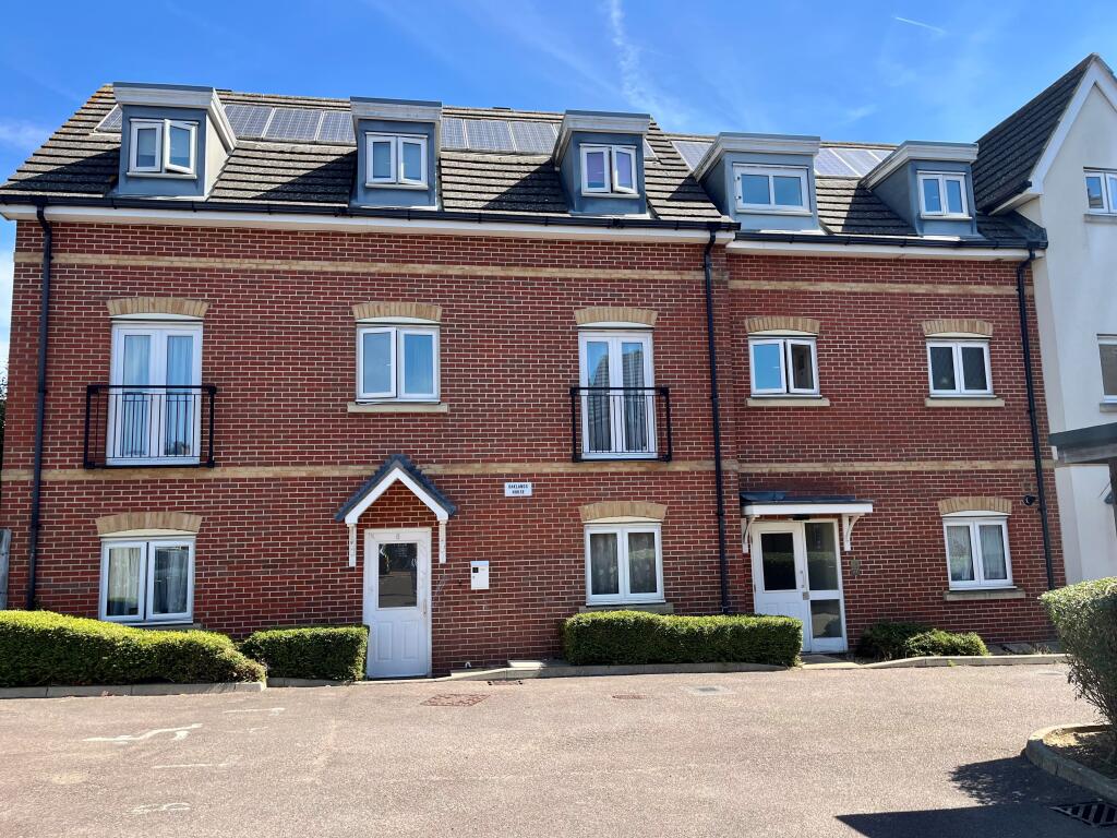 Main image of property: Oakwood Close, Romford, Havering