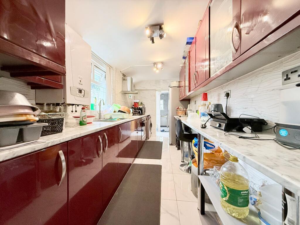 House in Luton, Biscot - View 5