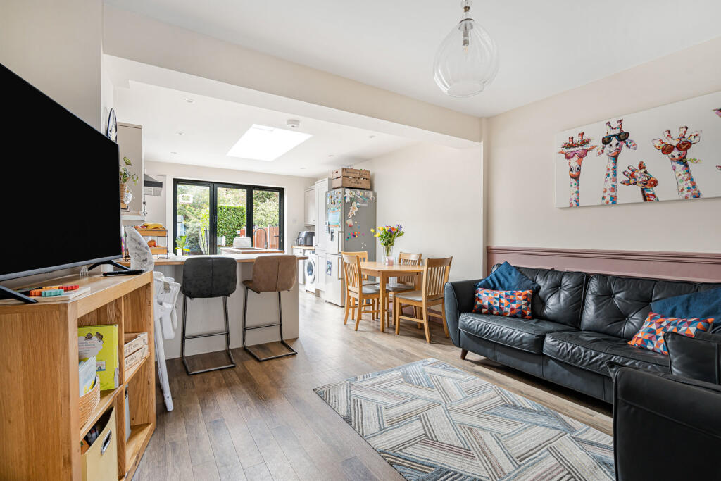 House in Twickenham - More