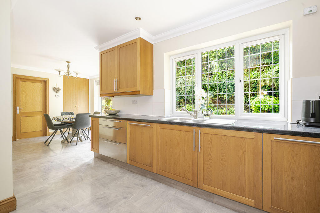 House in Wealden, Crowborough - More