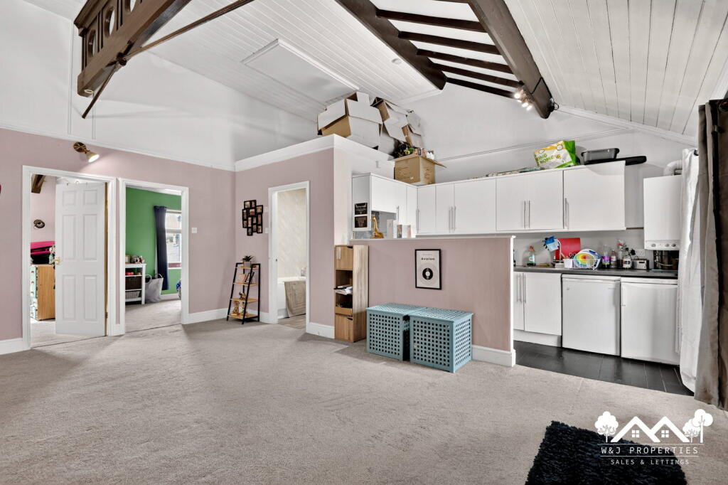 Apartment in Burnley, Briercliffe - View 5