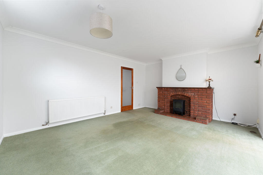 House in Doncaster, North East Lincolnshire - More