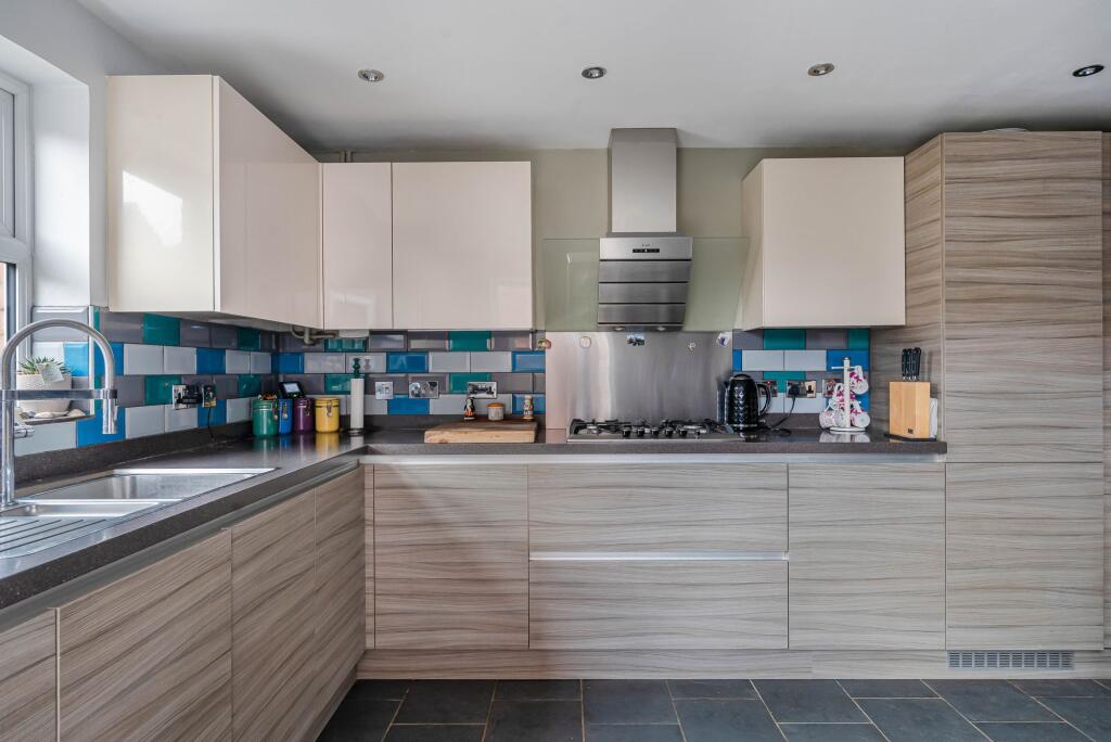 Collard Close, Swindon, SN1 photo 3