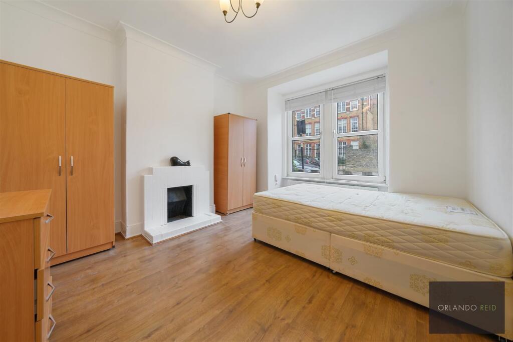 House in London - View 2
