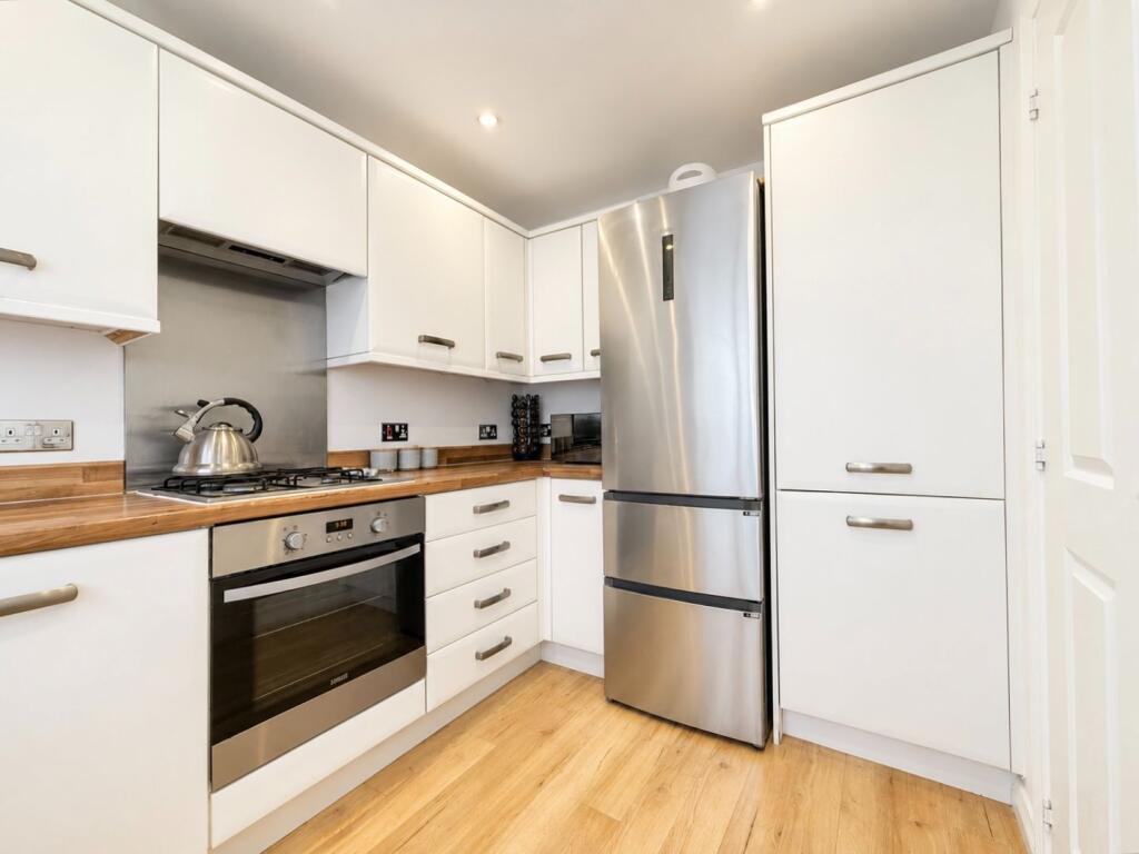 Butterworth Close, Wythall, B47 6AH photo 4