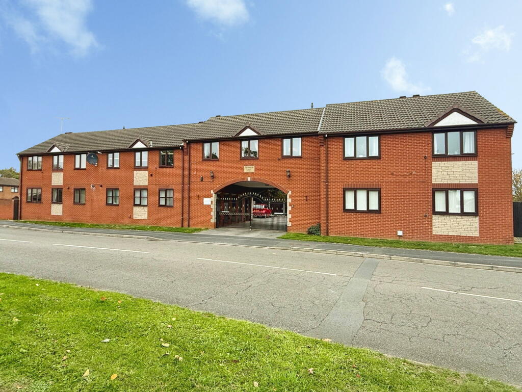 2-bed flat on Parkway,Armthorpe,Doncaster,DN3 3RL, £110,000