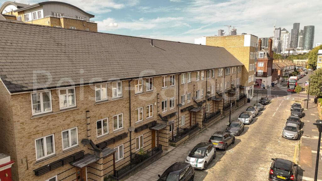 5 bedroom town house for rent