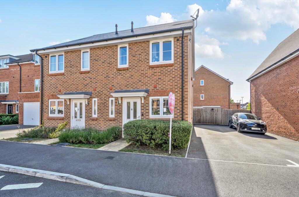 House in Guildford, Ash
